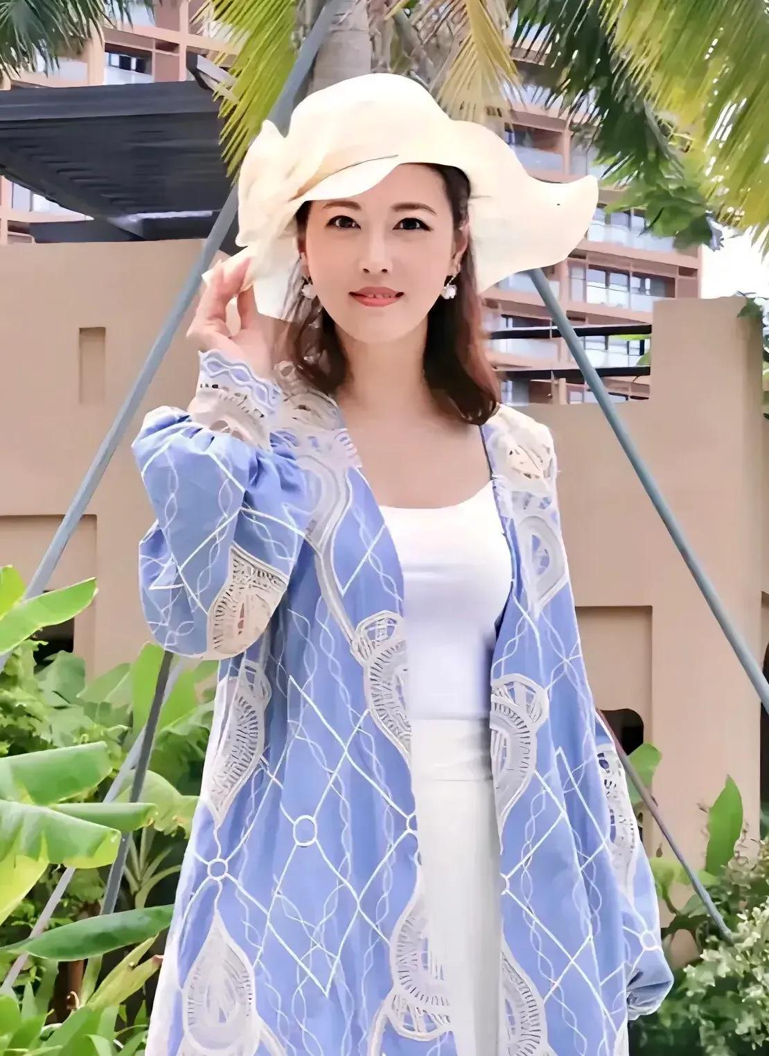这是我见过周海媚最美的一张照片，美艳不可方物！！！