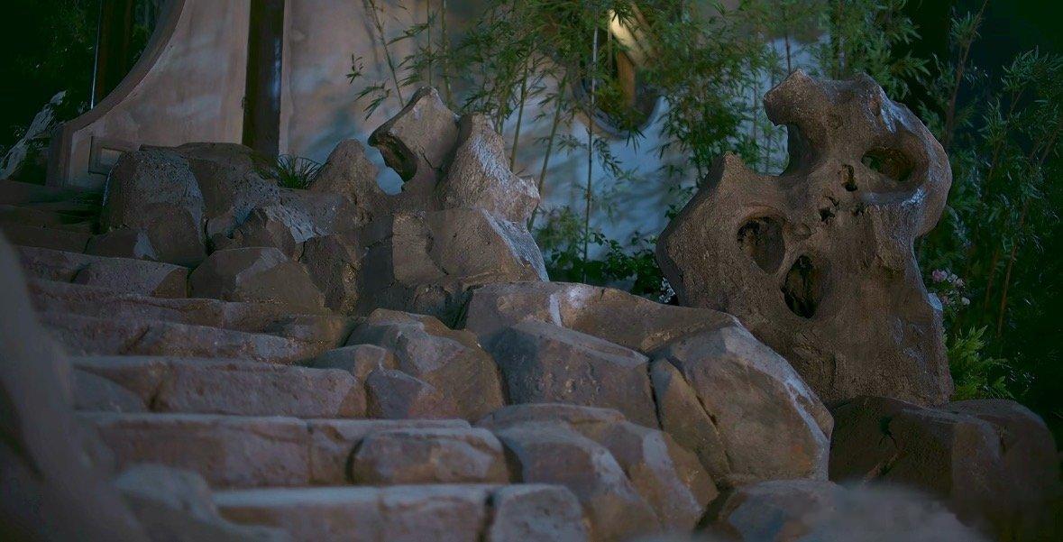 兰香如故中式留白审美说起中式留白，兰香如故真的拍得很美。花窗自成画框，庭院草木参