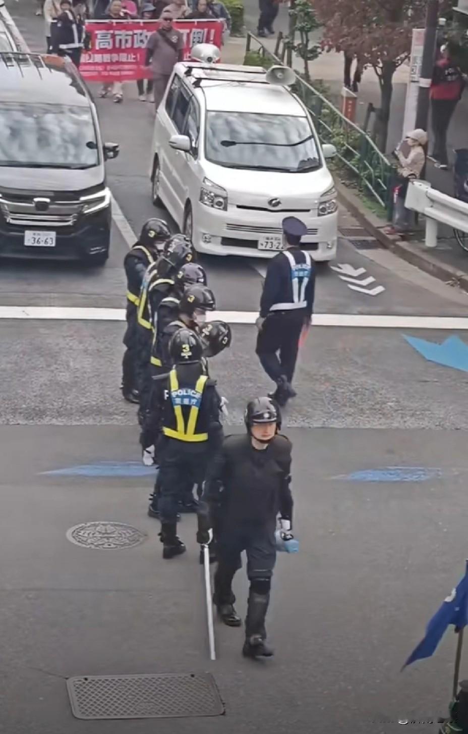 高市早苗这波真是“搬起石头砸自己脚”。她发表有关台湾问题和历史认知的错误言论，严