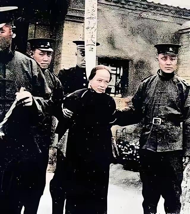 1950年蒋介石的结拜大姐赵洪文国被捕了，这个女人还真不简单。
赵洪文国早年抗日