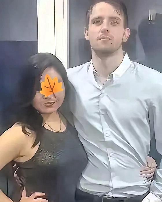 凌晨一点半，一个24岁的中国女孩开始挨打。打到早上八点半，她没了人形。下颌骨碎了