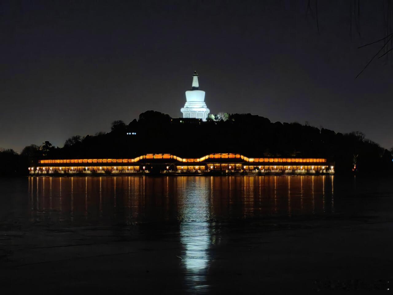 故宫与明月同框的氛围感 十五的月亮十六圆🌕 