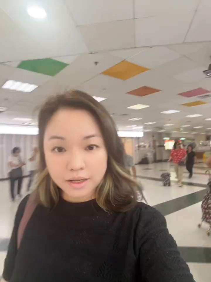 哈喽大家好，我是莉莉。今天没去上班，还好上班离家比较近，走路过去就好了。等了带大