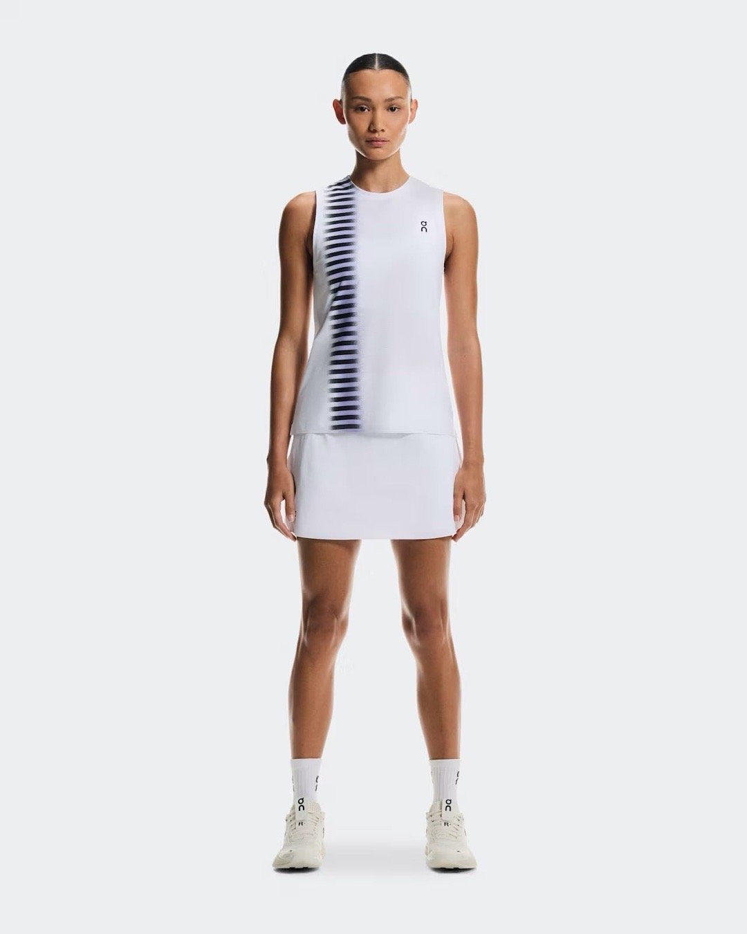 看起来应该是斯维亚泰克的新球衣，介绍说是受她的打法启发而作作的设计。启在哪，发在