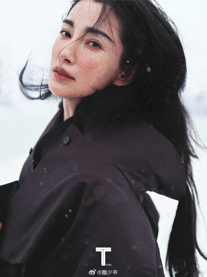 李冰冰硬照太能打了  讲真，李冰冰的硬照实力真的是杠杠的！在镜头前，她的美是那种
