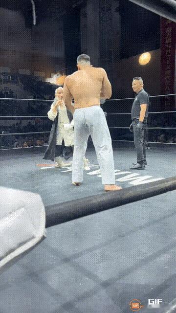 1：我就想问一个问题，如果对手还手的话他胜算能有多大？