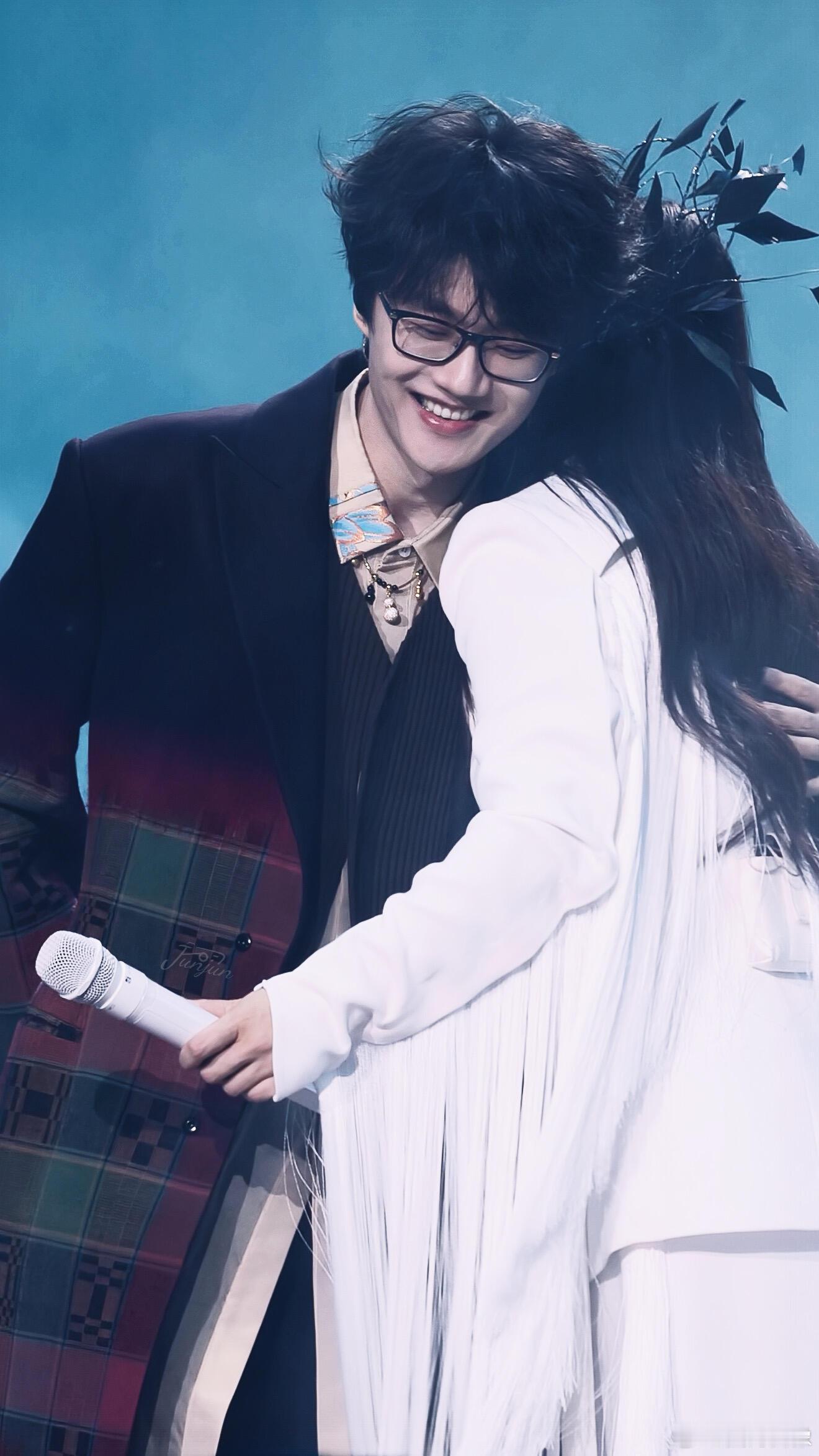 原来谭晶和许嵩早就约好唱素颜救命！谭晶许嵩合唱《素颜》竟是多年之约，俩人全妆登台