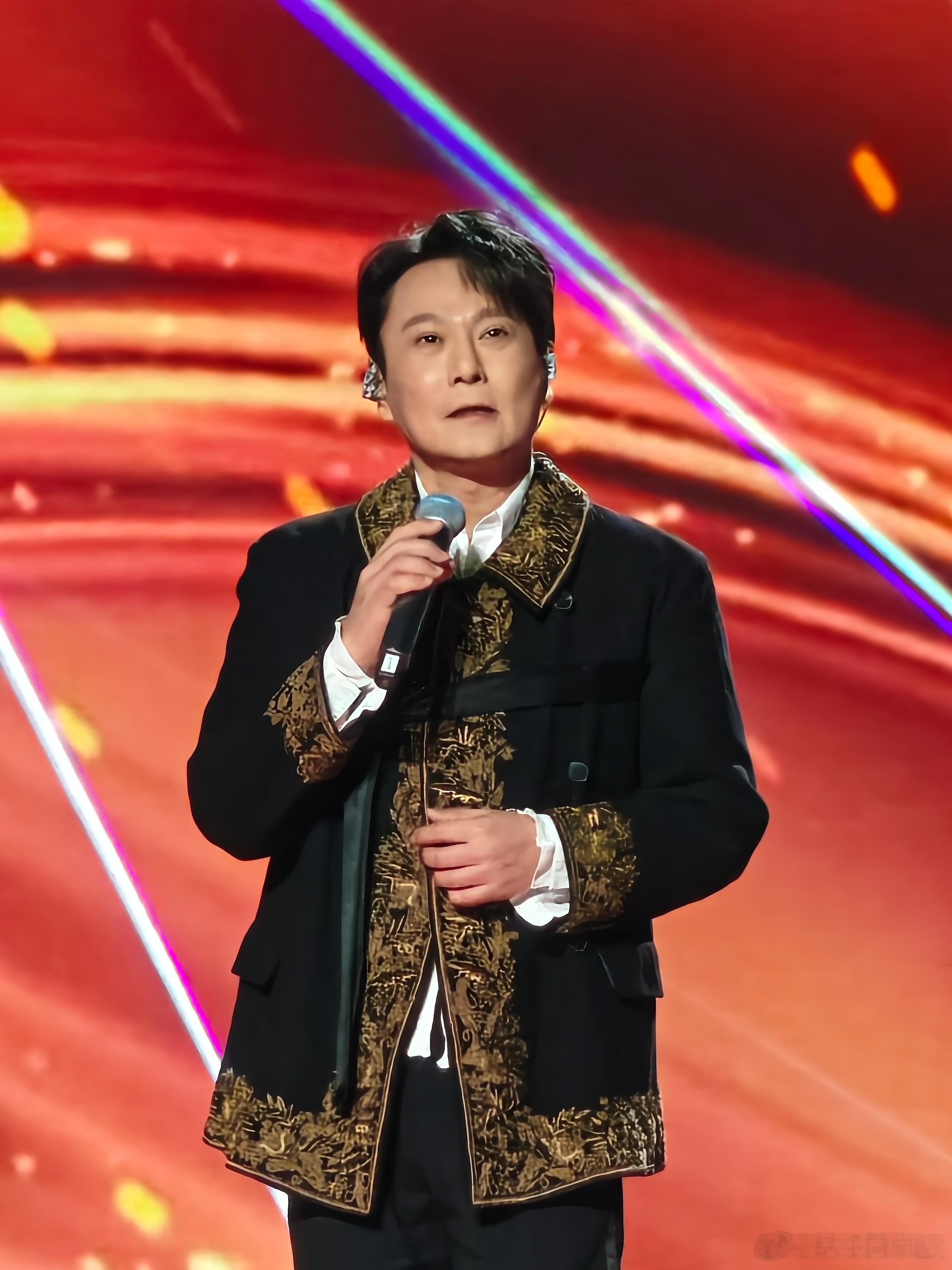 早安，苏州！昨晚，苏州奥体中心的追觅之夜，有两个没想到，没想到追觅老板那么年轻，