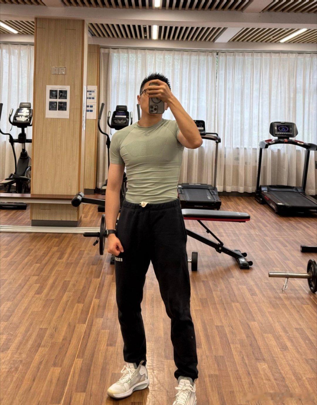 好睡眠的4个黄金标准睡眠对成年人来说太重要了，其实还是得有发泄的机会和方式。健身