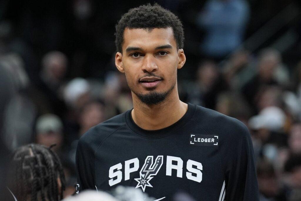 今年的MVP竞争异常的激烈。
在最新一期的MVP排行榜中，文班亚马力压亚历山大，