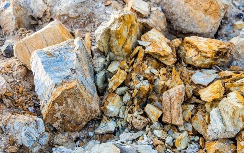 突发转向！稀土出口不卡了？中国这步棋太妙了！4月9日，商务部突然宣布：原定于20