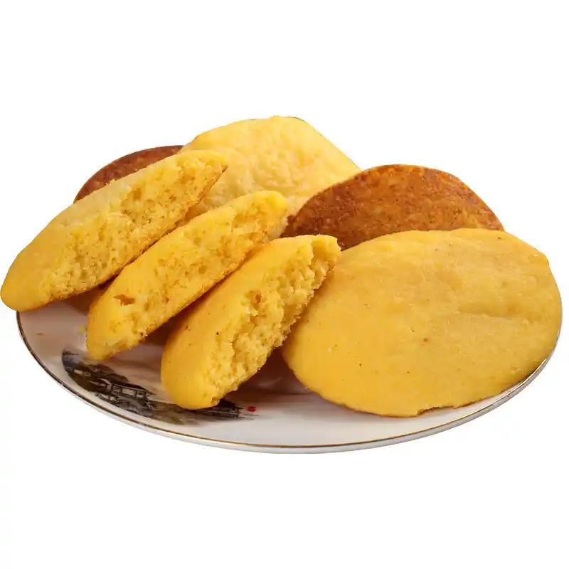 吃着吃着哭了。
贴了一锅苞米饼子，
看着金黄金黄的苞米饼子还挺开心，
吃着吃着想