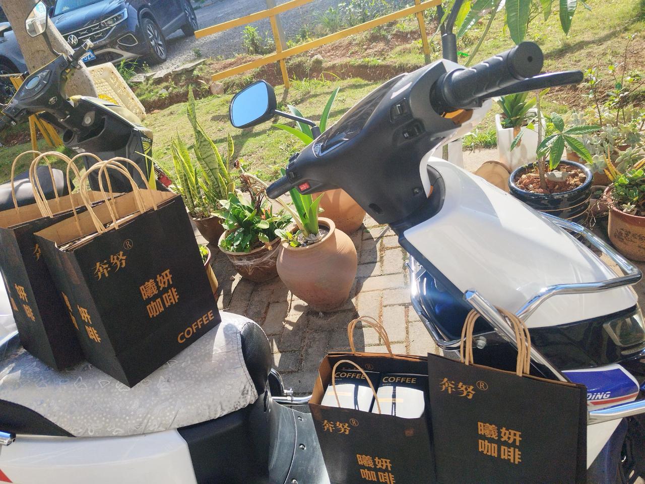 咖啡在手应有尽有 一种很新的送货方式