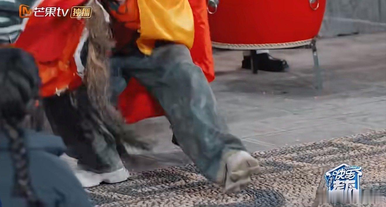 快乐老友记带你体验非遗麒麟舞快乐老友记 厚米团遇上纳西麒麟舞，画面美到挪不开眼！