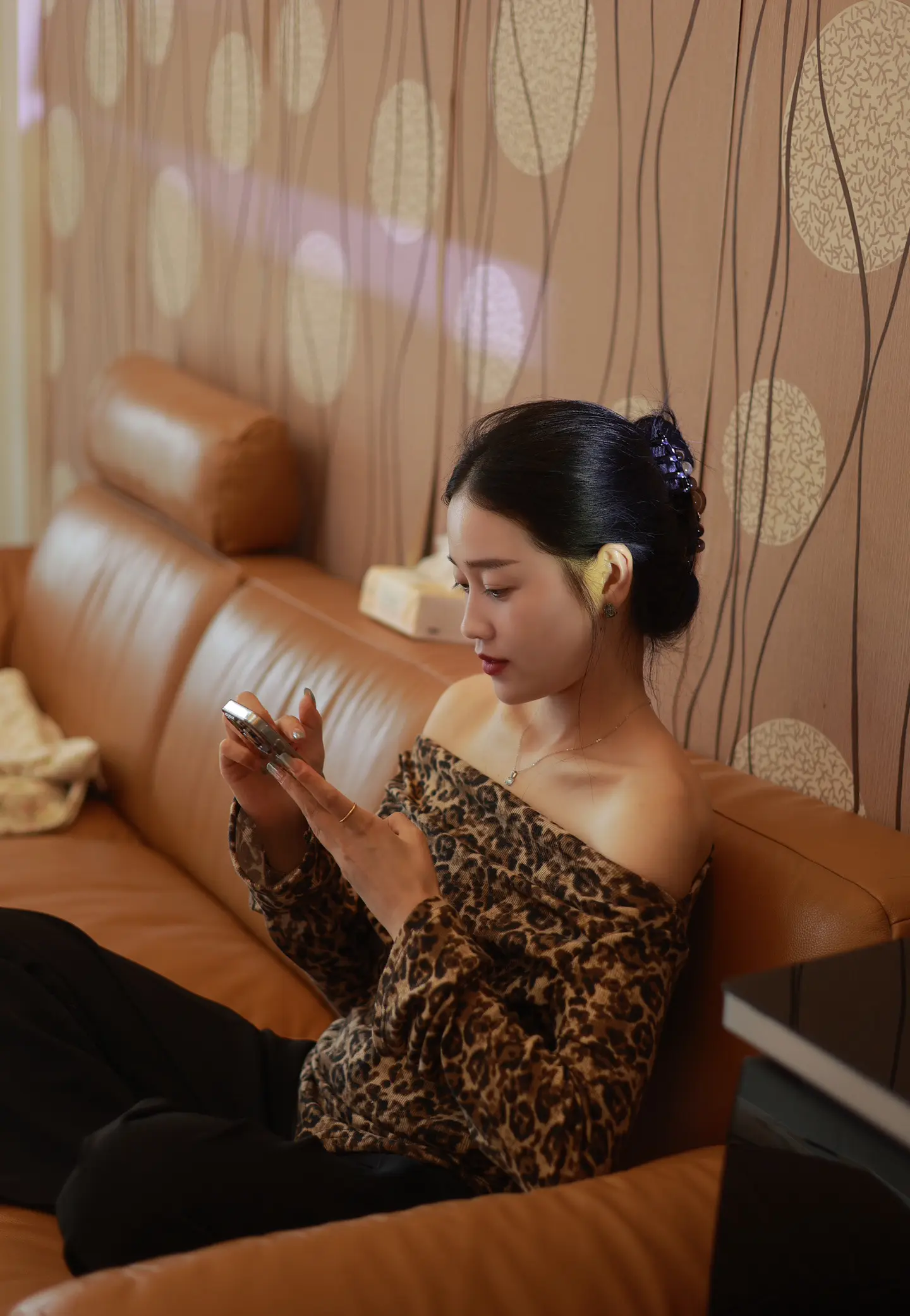 男人是不可能对漂亮的女人绝情的，活下来的花 ，会有千百种活法