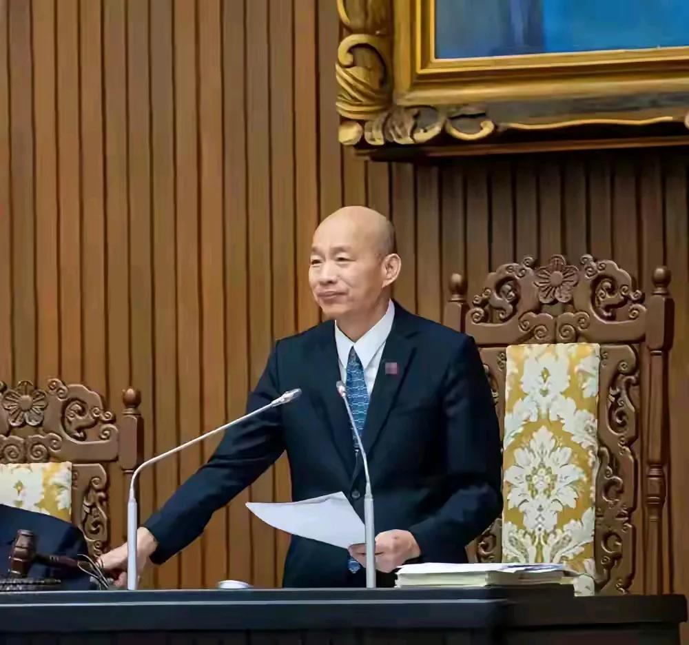 台岛内伪行政院头目赴伪立法院报告，遭朝野委员集体缺席，韩国瑜表面很生气，并怒斥朝