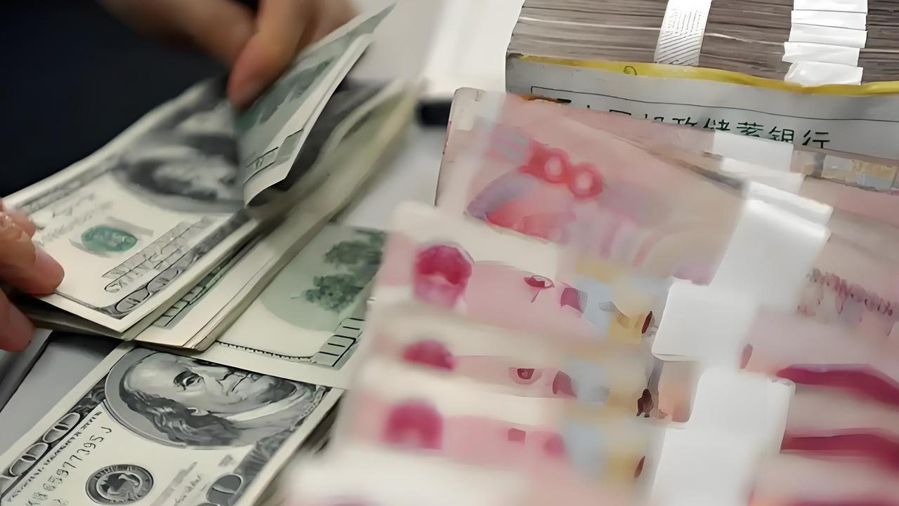 人民币汇率涨势不断，12月24日晚间，离岸人民币兑美元一度升穿7.0关口，为20