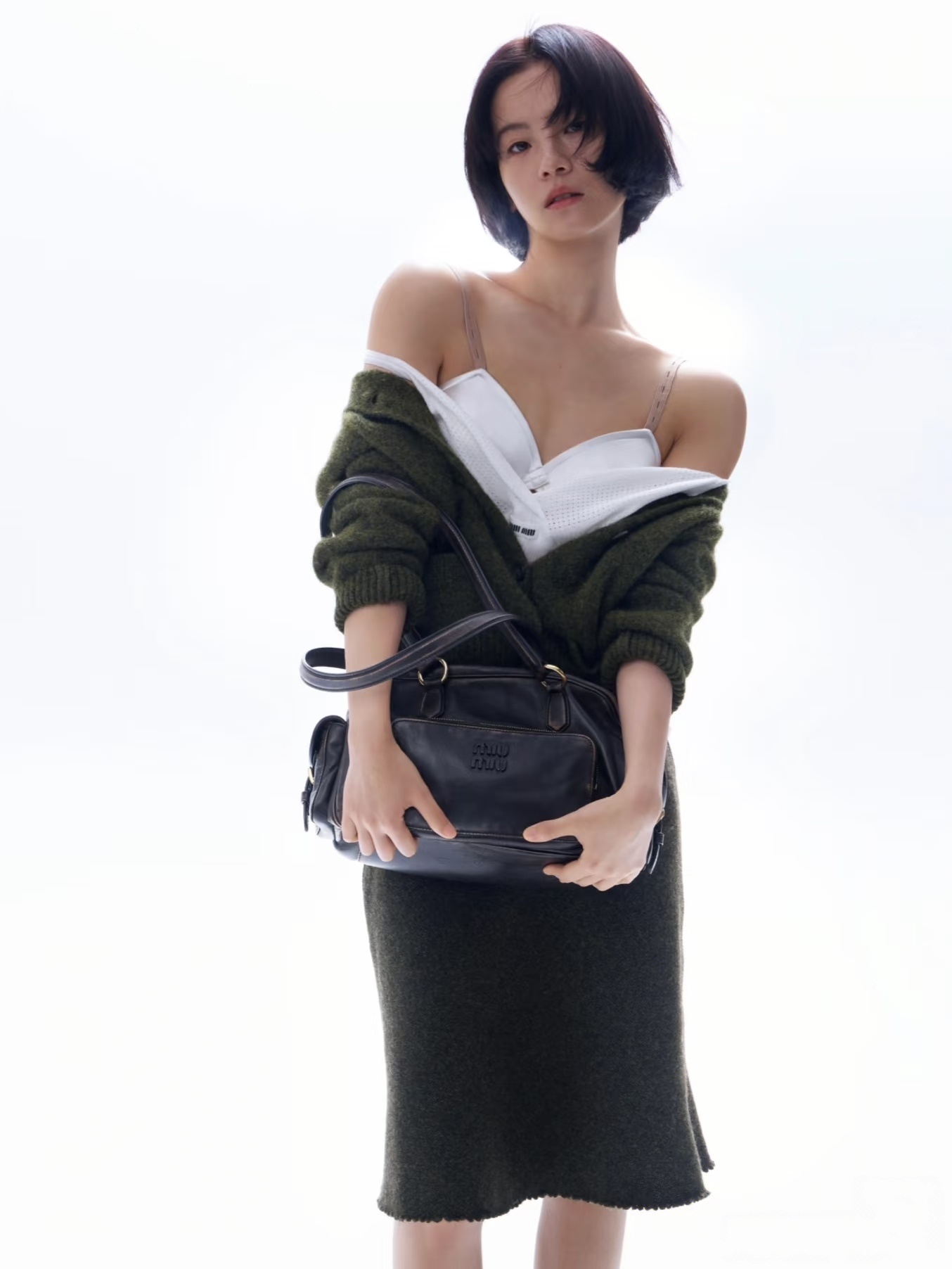 MIUMIU官宣中国演员李庚希成新任品牌大使咯！刚上VOGUE 20周年刊封面，