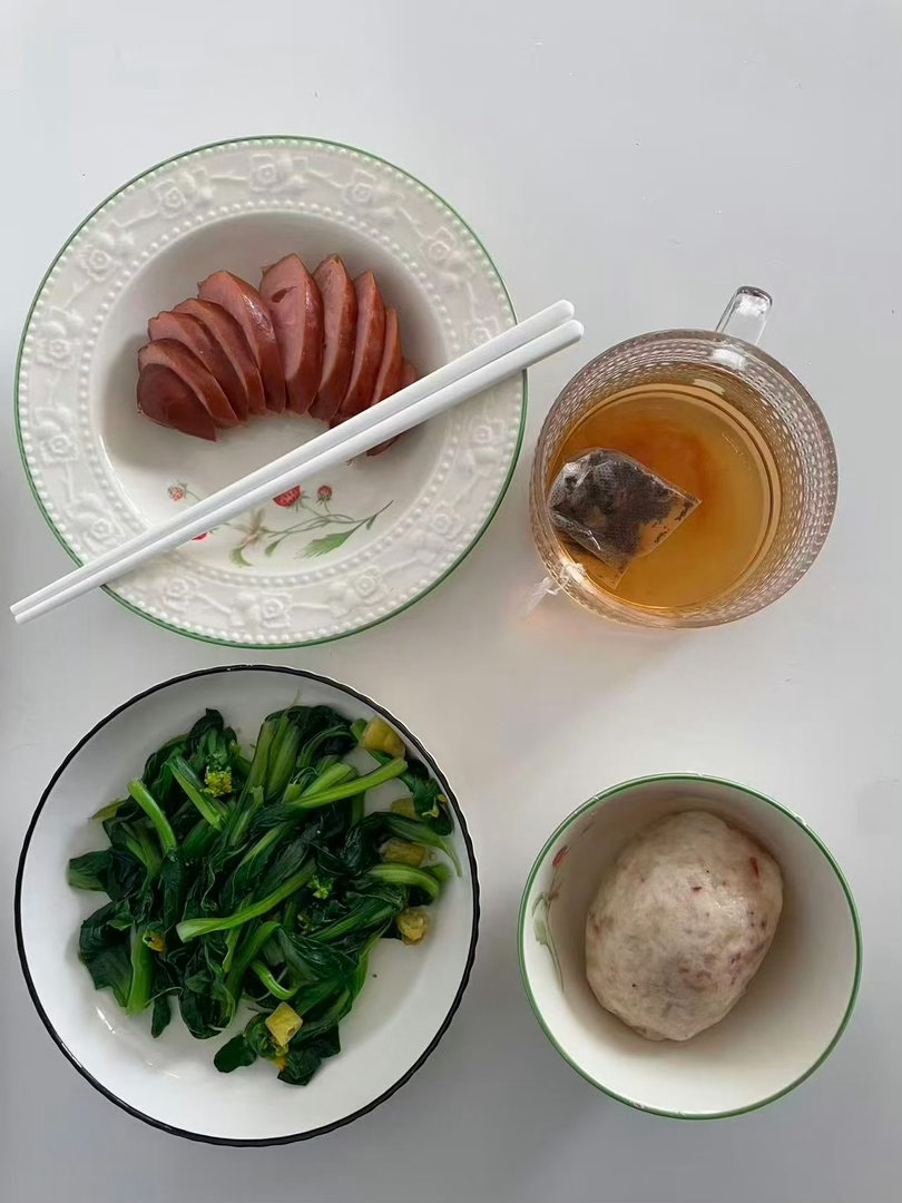 青菜焦虑症一天没碰绿叶菜，就心慌愧疚、坐立不安，睡前必须硬塞一盘才敢睡，这就是当