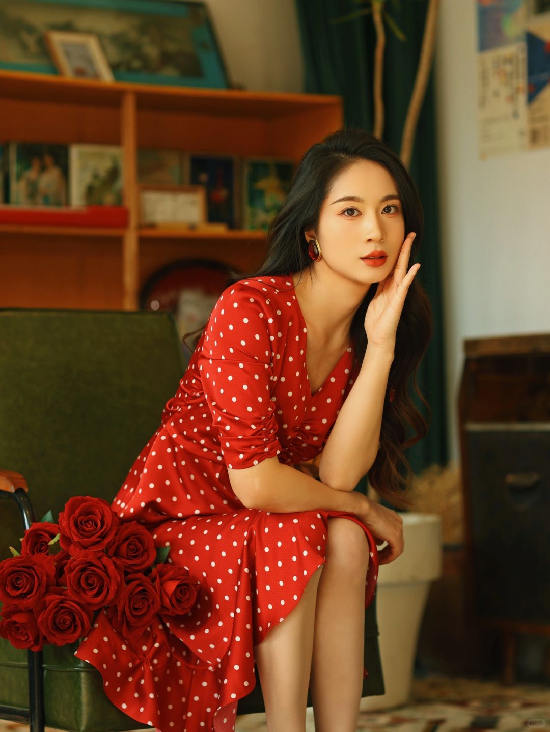 波点红连衣裙👗拍照也太复古了吧！