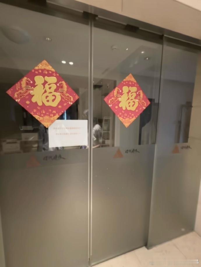 曝长江国际十八楼搬空了曝时代峰峻长江国际十八楼搬空了时代峰峻长江国际十八楼已经搬