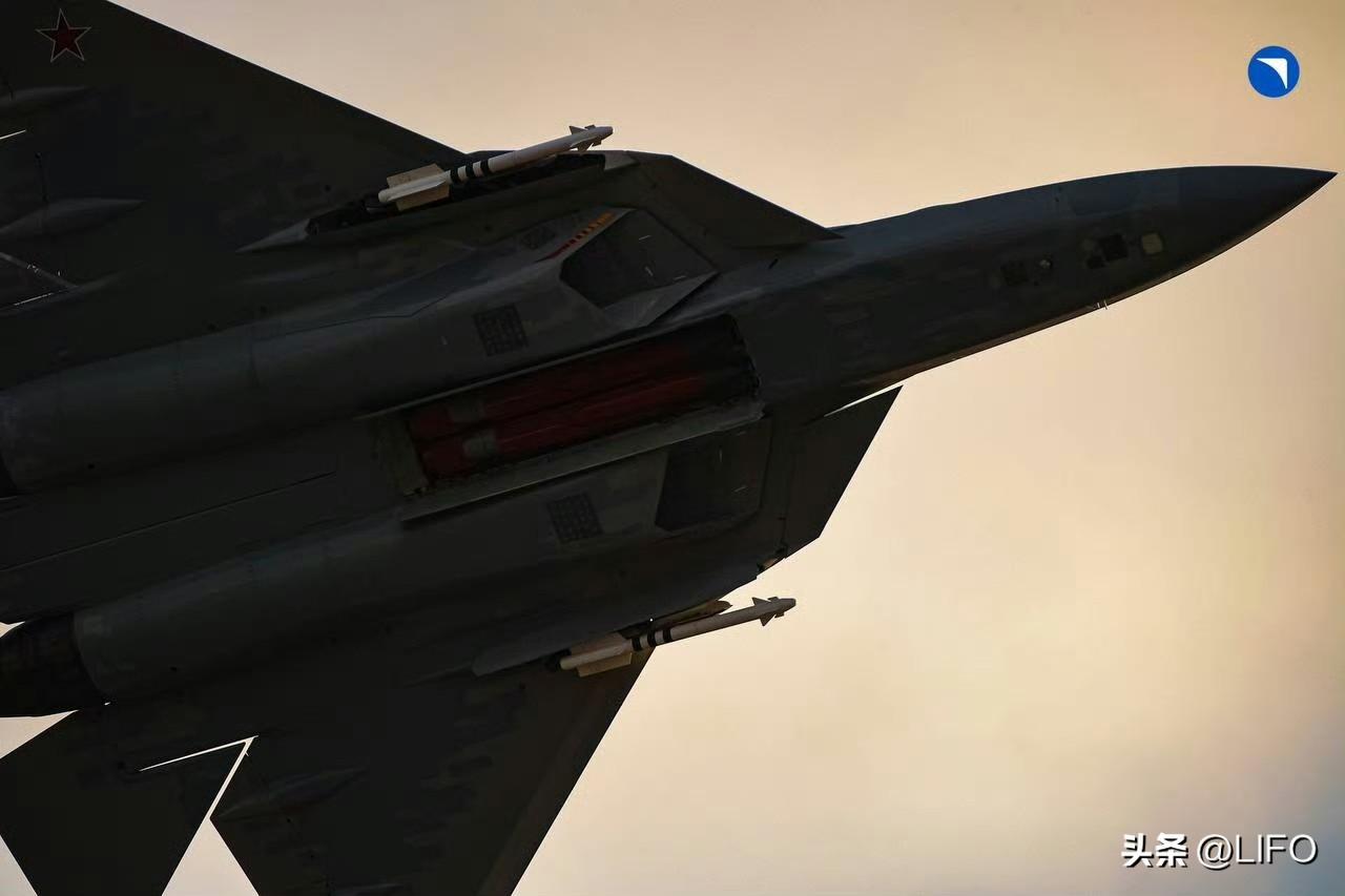 俄罗斯国家技术集团下属的联合航空制造集团公司官方频道，官宣 Su-57 开弹仓的