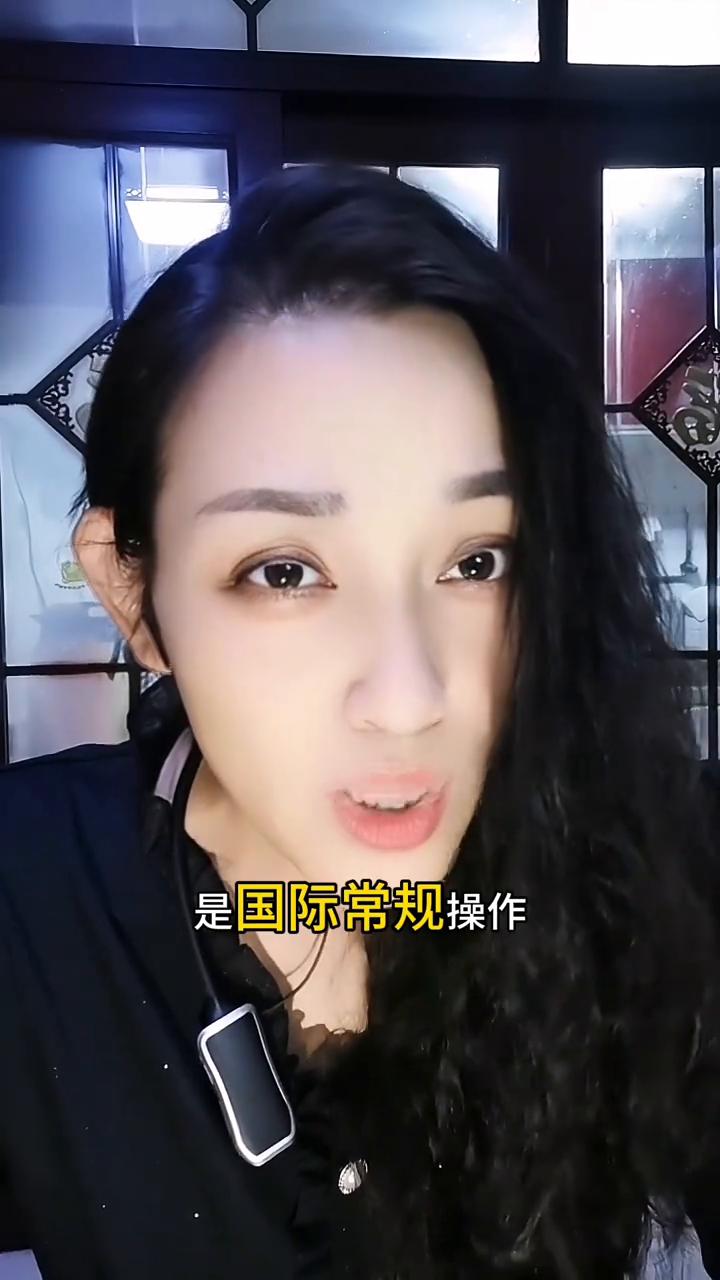 上海主持人陈璇半蹲递话筒被骂上了热搜。为什么？因为在诺兰奥德赛北京首映礼上陈璇采