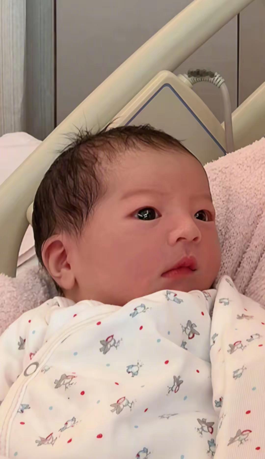 四大天王难破岳父命[狗头]，郭富城三胎又生女。

之前还有人传三胎是儿子……，嗐