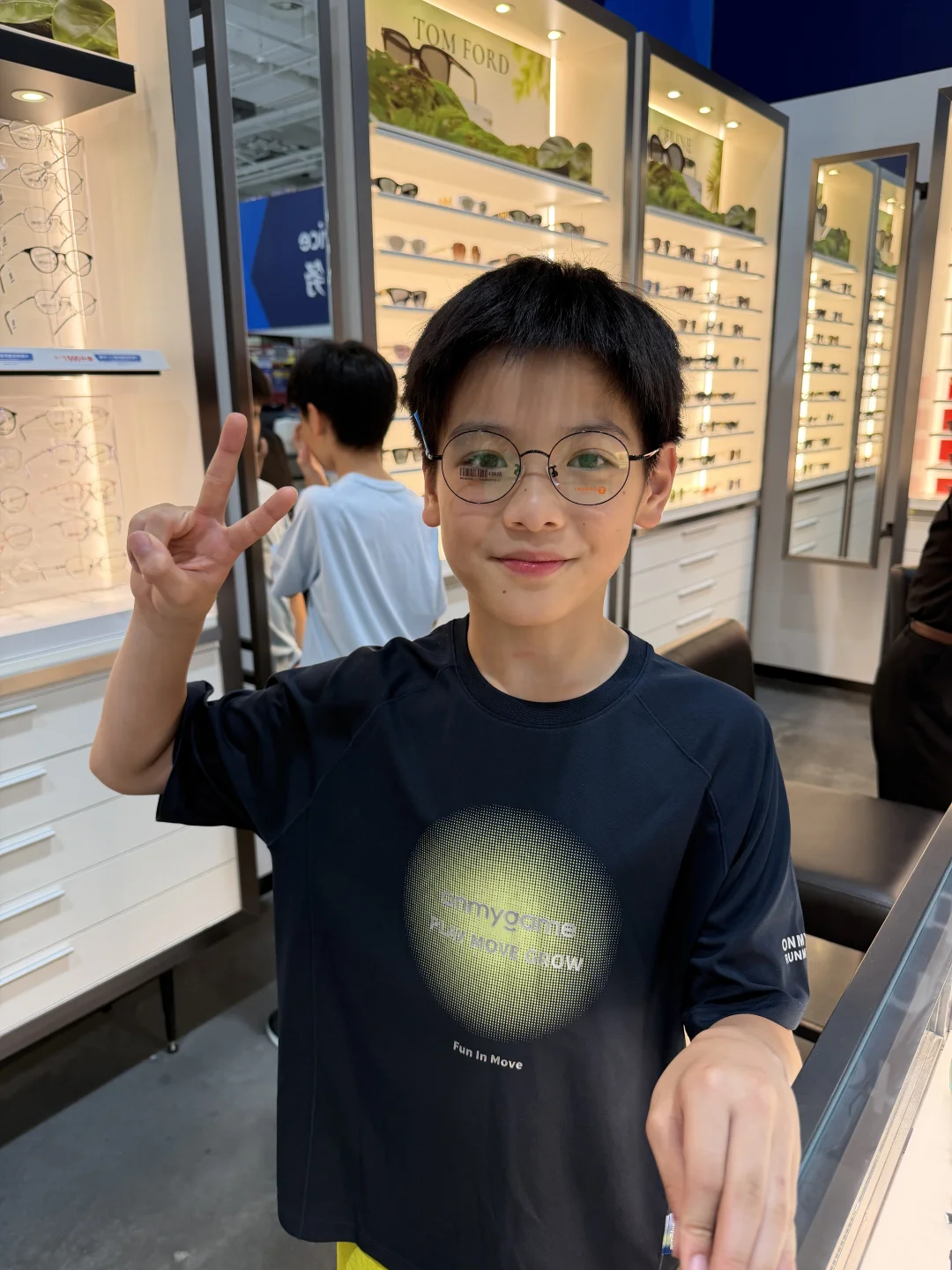 好好好，你俩近视也要凑一对