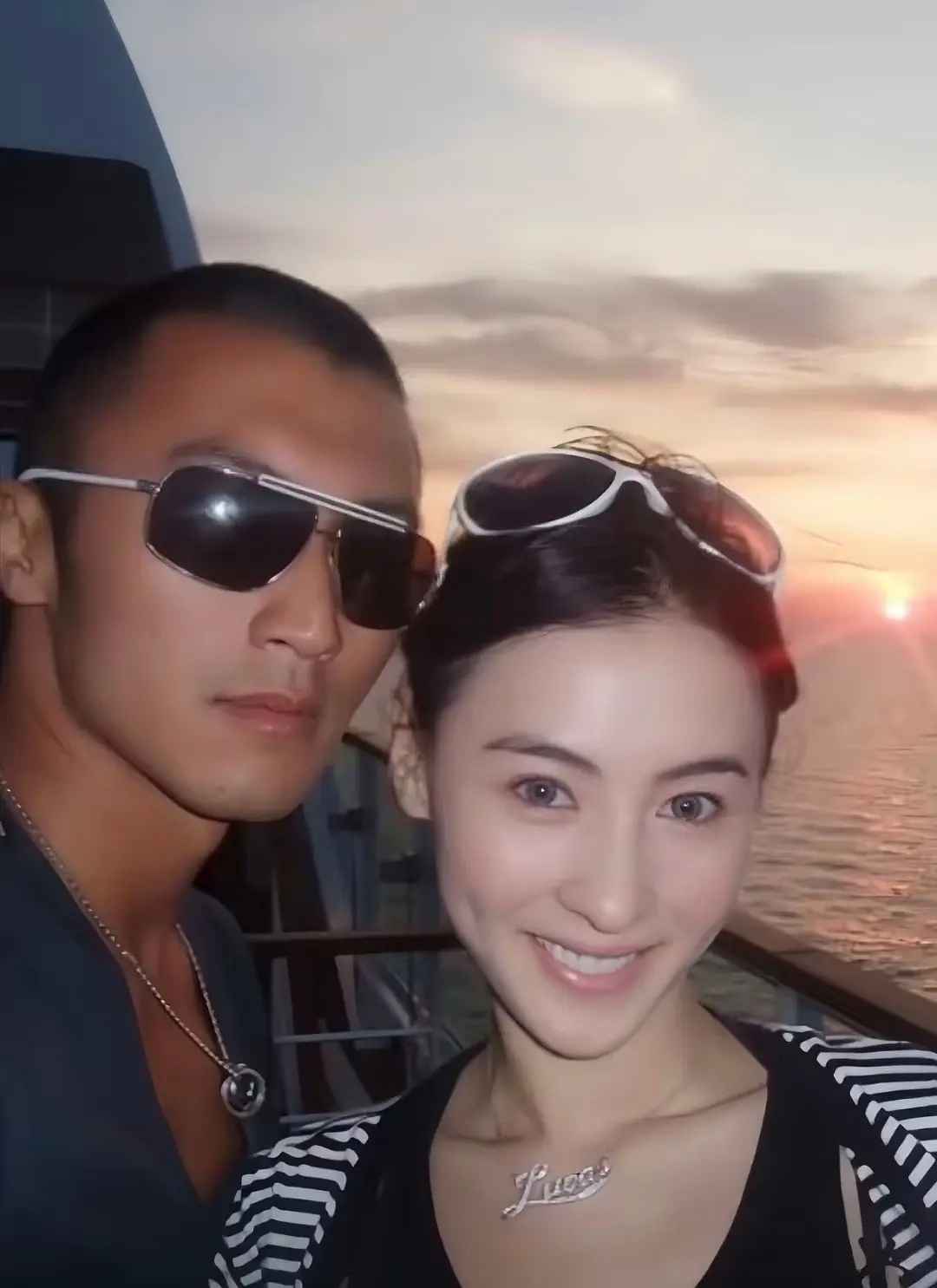 谢霆锋爱过张柏芝吗？怎么很多人说他是赌气才和张柏芝结婚啊 