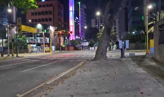 委内瑞拉彻底跟美国撕破脸了，代理总统罗德里格斯下了一道铁命令，全国警方全体动员，