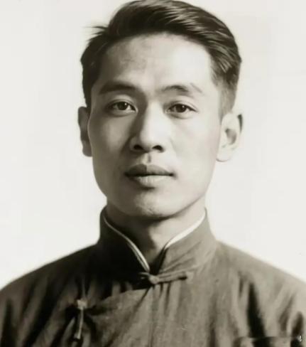 1930 年的闽中莆田，雨季的雨说下就下，没人愿意往泥泞的滩涂地上凑，可就在这片