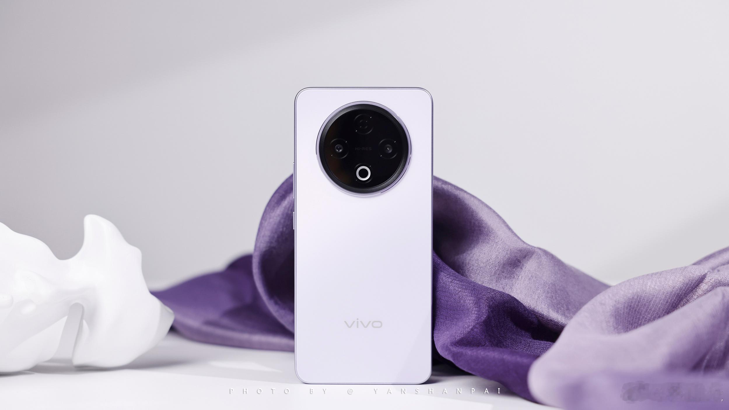 国民手机vivo Y500真机实拍图抢先看！乍一看，vivoY500的外观设计很