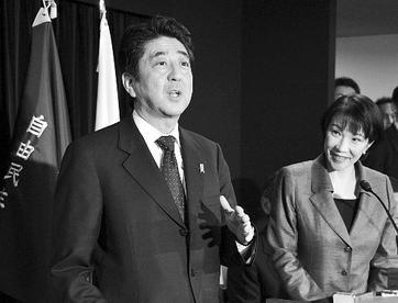 中日外交陷入僵局，关键时刻，高市早苗态度服软，11月份将访问中国！事情发生在7月