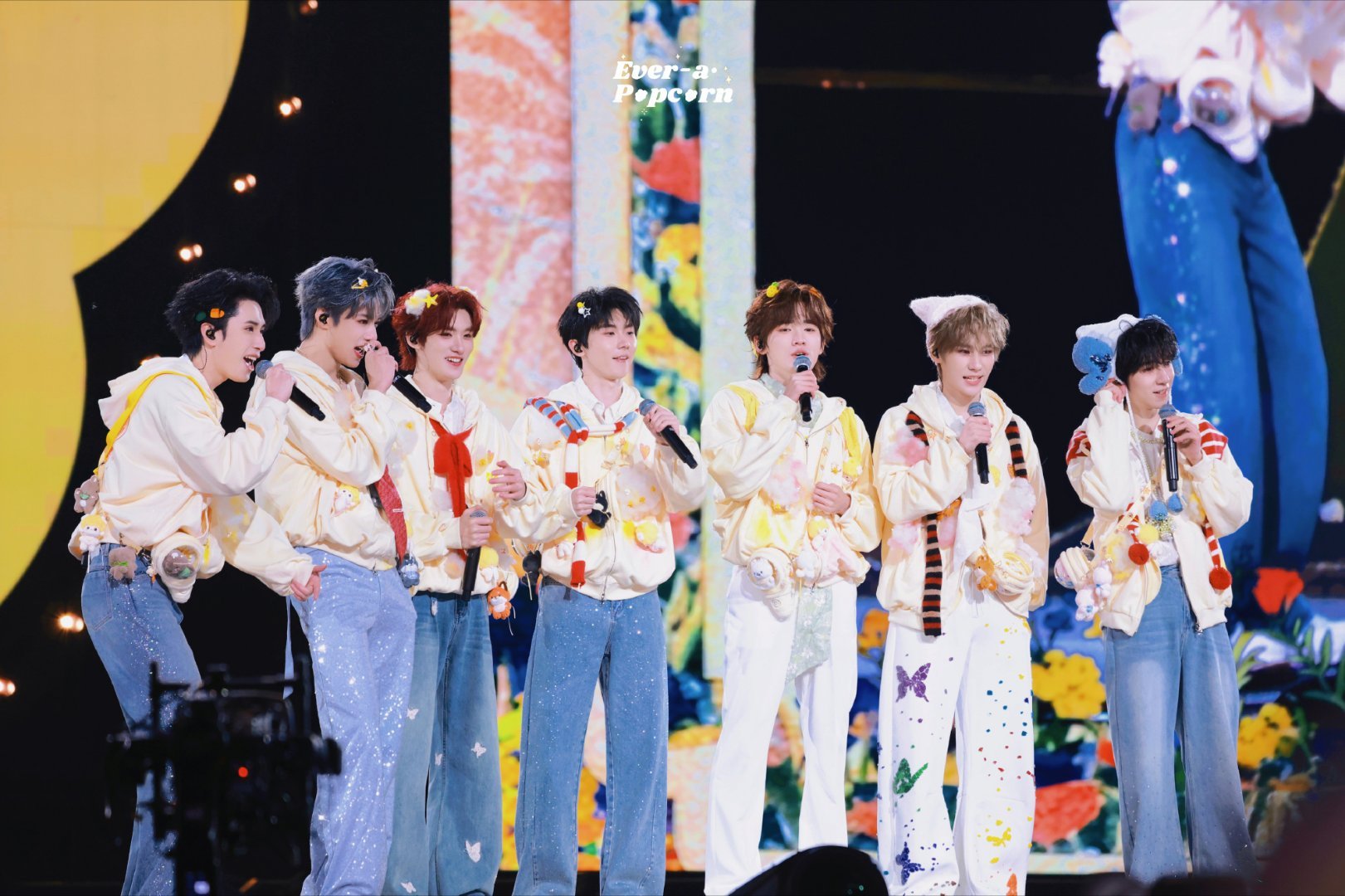 时代少年团 🖤💛时代少年团登顶 🖤💛时代少年团 五载共振筑星河 Like