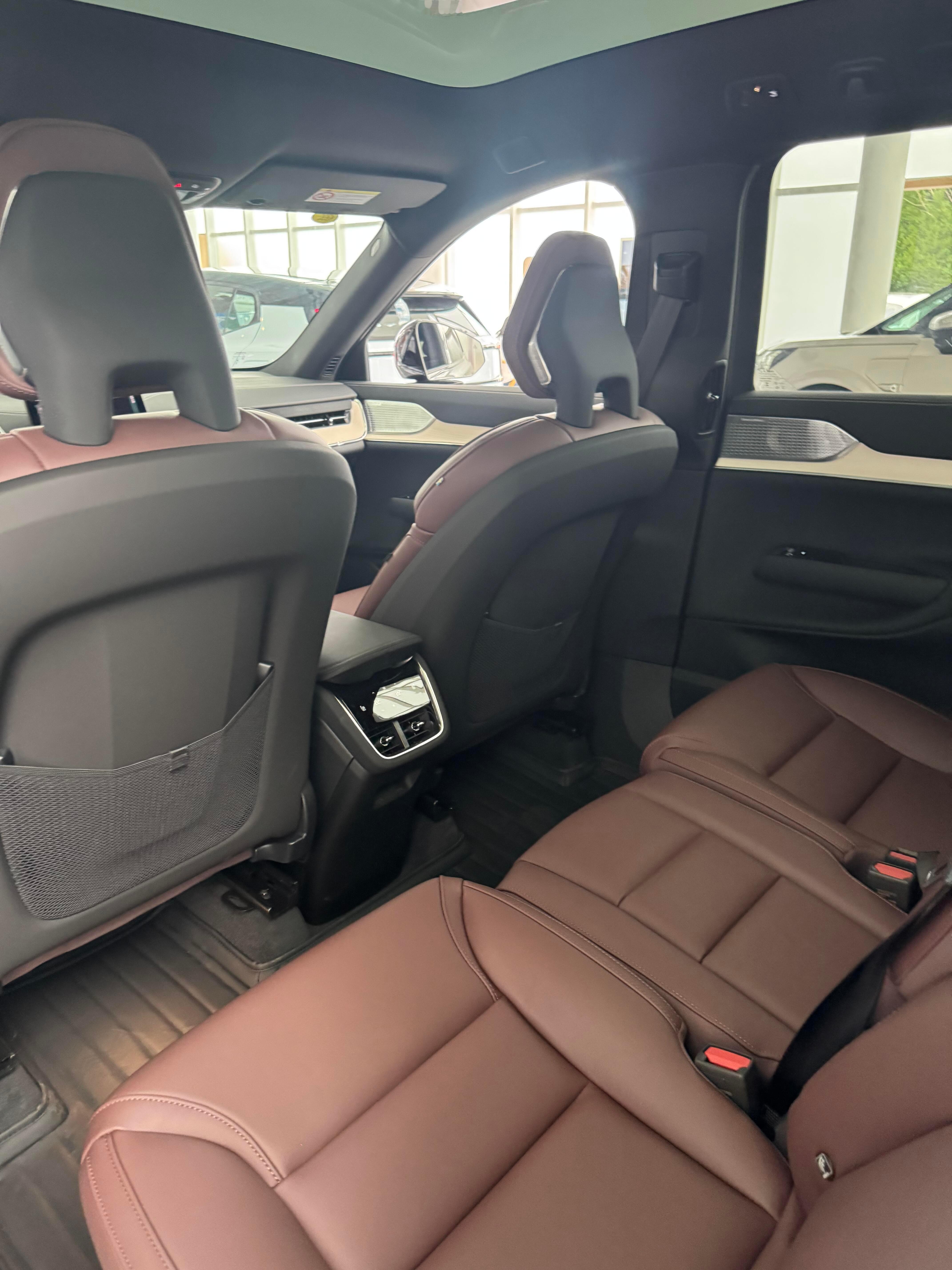 北欧纯电旗舰SUV，零百加速4.2秒，标配Brembo卡钳，百公里制动距离低至3