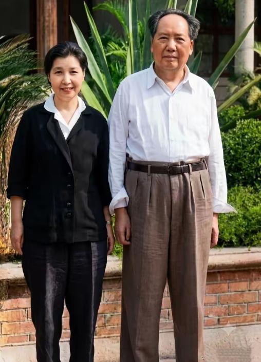 井冈山老红军曾志的珍贵回忆，当年给毛主席买的一双袜子，多次换底缝补穿了数年！
