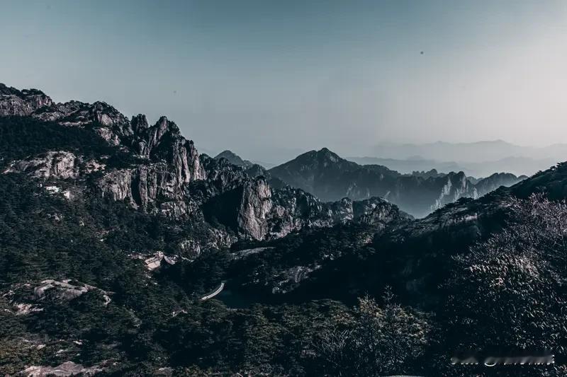 记录我的2026 2026 年，我打算狠狠记录这一年。年初就去爬了黄山，奇松怪石