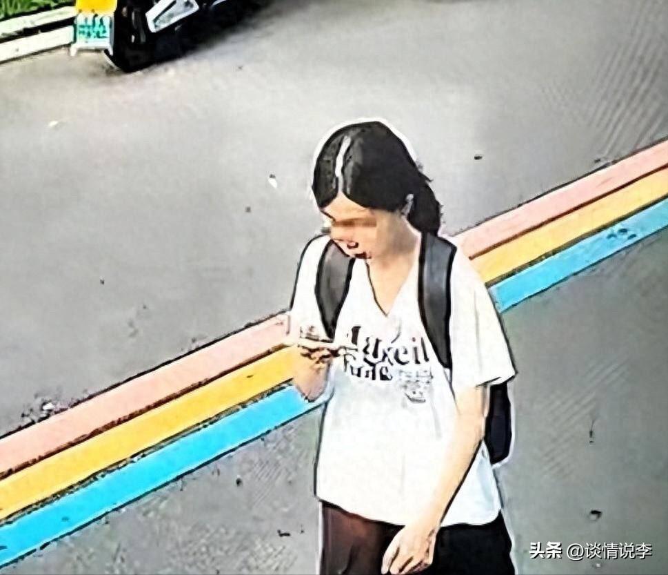 22岁的信阳姑娘程梦圆还没有找到。让人百思不得其解的是，她为什么要骗父母。

7