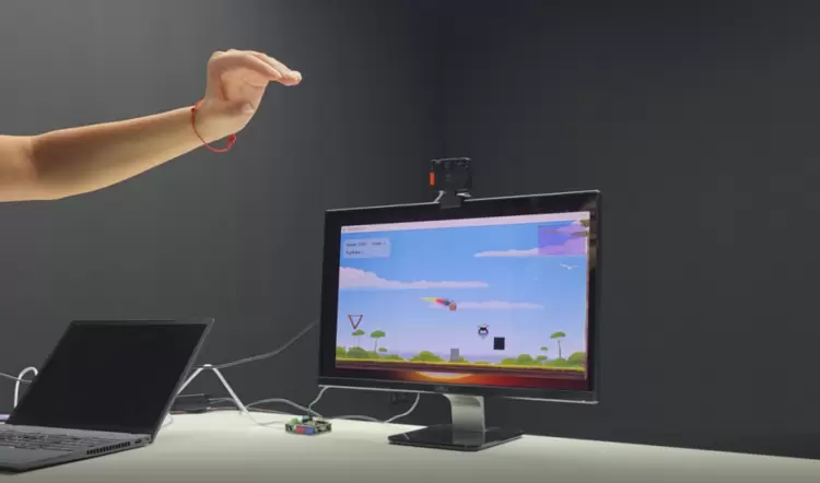 当科技邂逅经典：“二哈识图2”AI视觉传感器，用手势“拉开”愤怒小鸟的弹弓