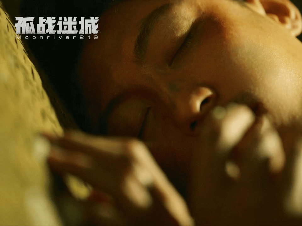 #黄景瑜藏獒进猫箱#这也让我们看到了黄景瑜真的是很用心的在表演了，不过这个形容也