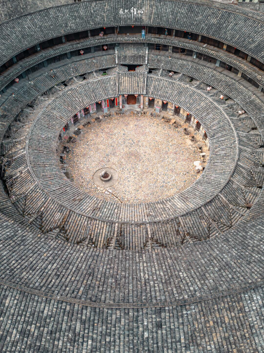 不是福建！广东土楼天花板，400年屹立不倒