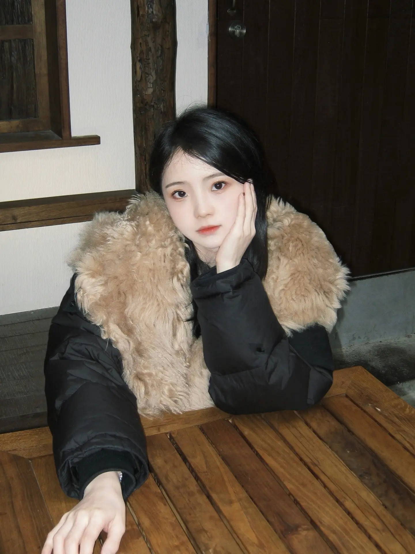 一个人的时候 在陌生的街头。