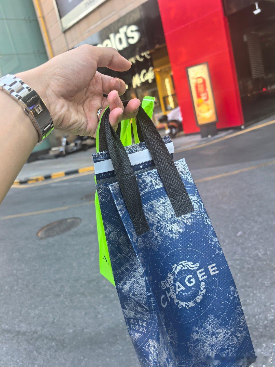 老婆投诉，很久没来接她下班。