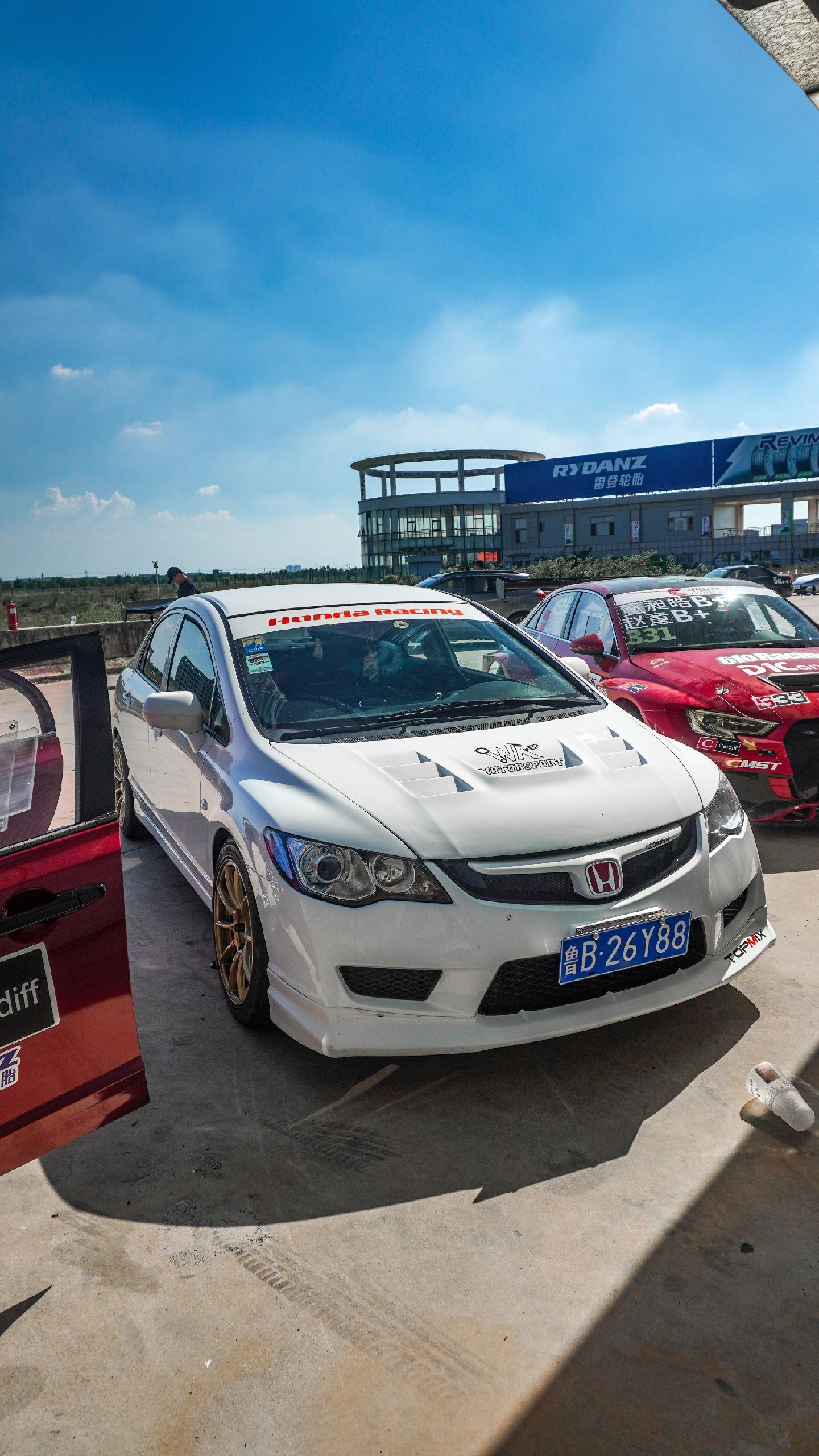 总要有一台本田吧。