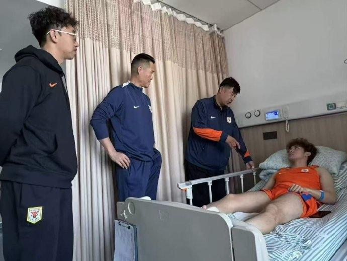 4月17日讯 据博主“鲁蜜之声”报道，东泰山足球俱乐部副总经理宿茂臻、泰山队执行