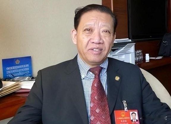 2018年，葵花药业董事长关彦斌与女秘书生下孩子，原配张晓兰得知后，放弃16亿财