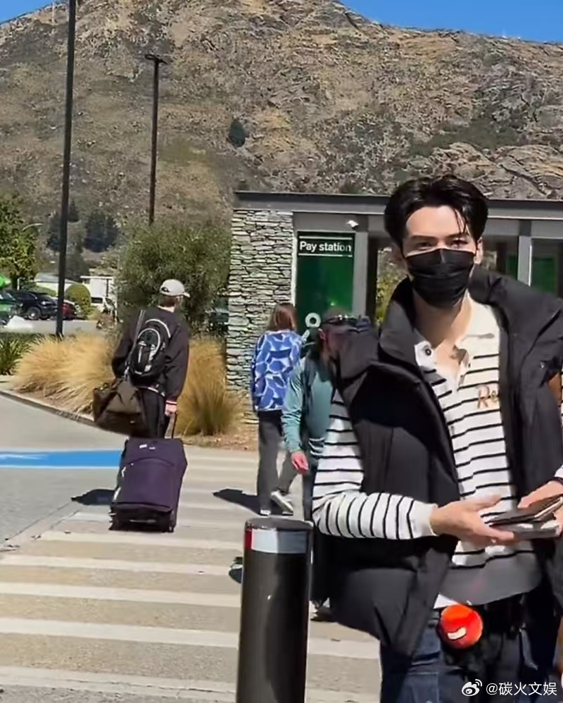 龚俊回国进组了龚俊回国进组龚俊回国进组，太帅了吧