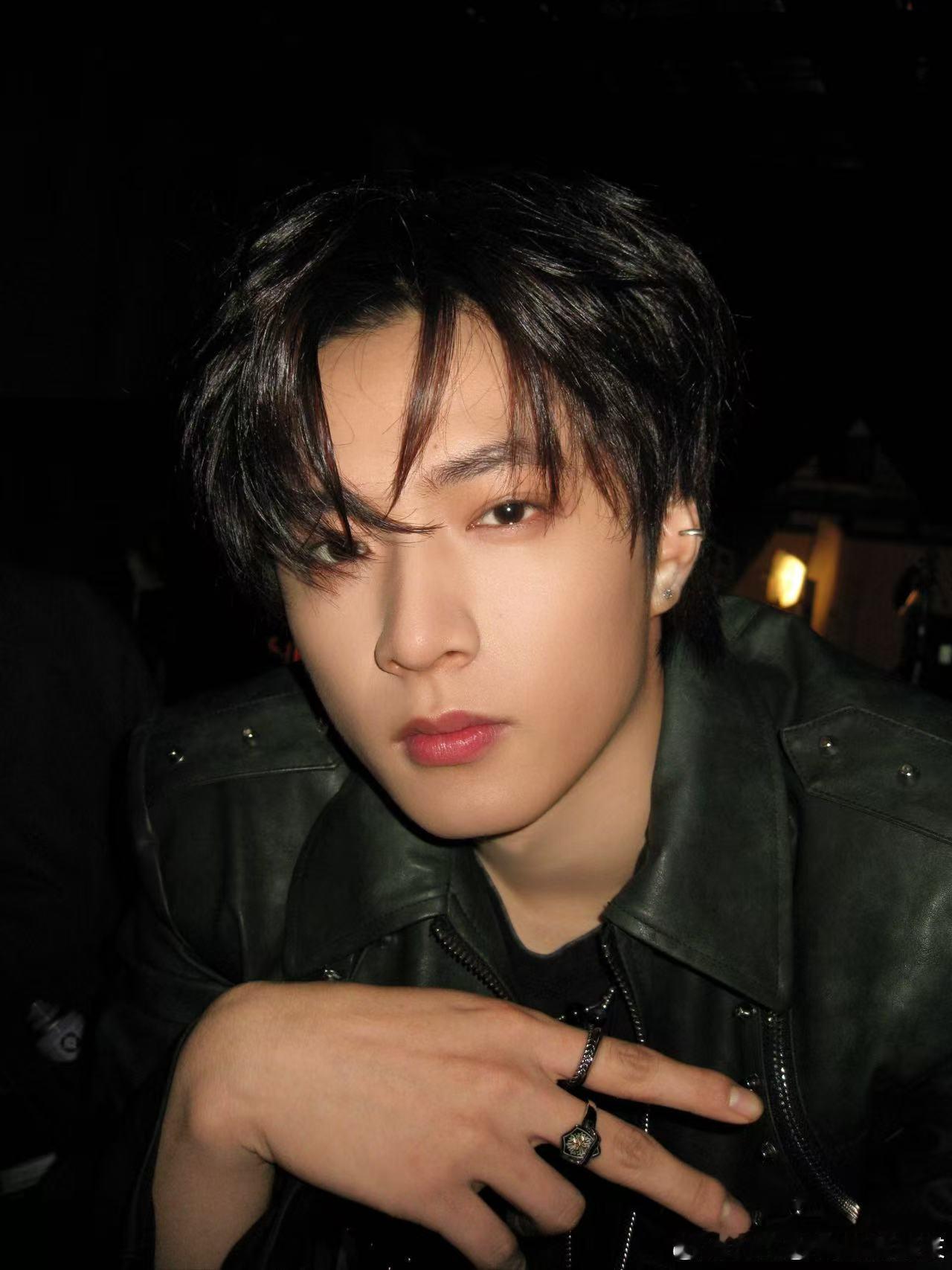 刘耀文就记得张真源吃大餐了 隔着屏幕都能感受到刘耀文的小委屈，心心念念张真源跑男