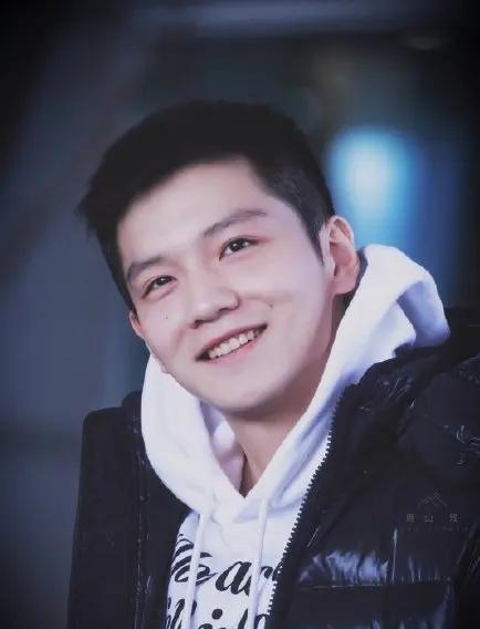 全运会男女单打
四强名单值得思考
男单樊振东，王楚钦
林诗栋，袁励岑
还算正常吧